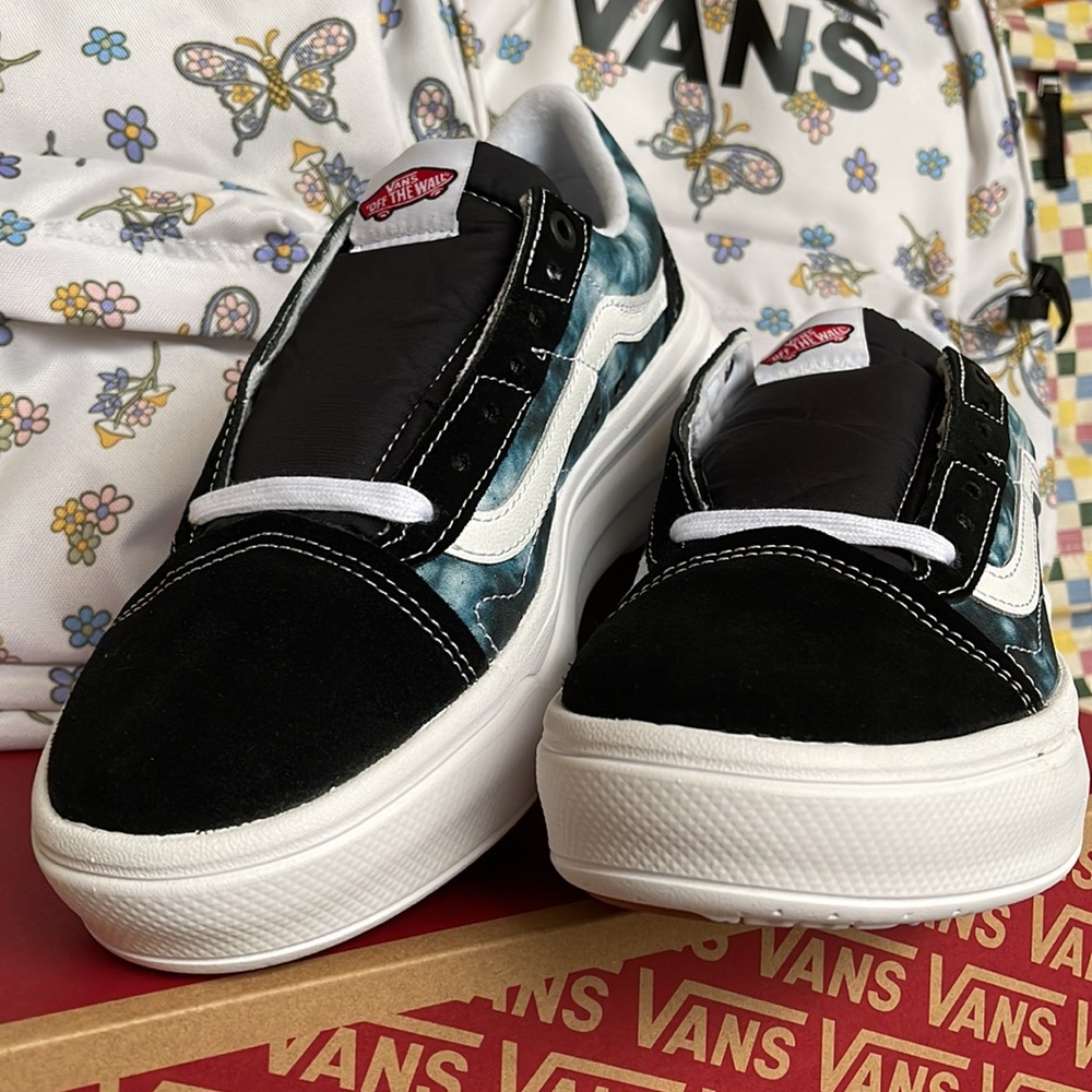 Vans Men’s Old Skool Over
Tie-Dye Black/Multi
VN0A7Q5EBMV Platforms - Picture 7 of 16